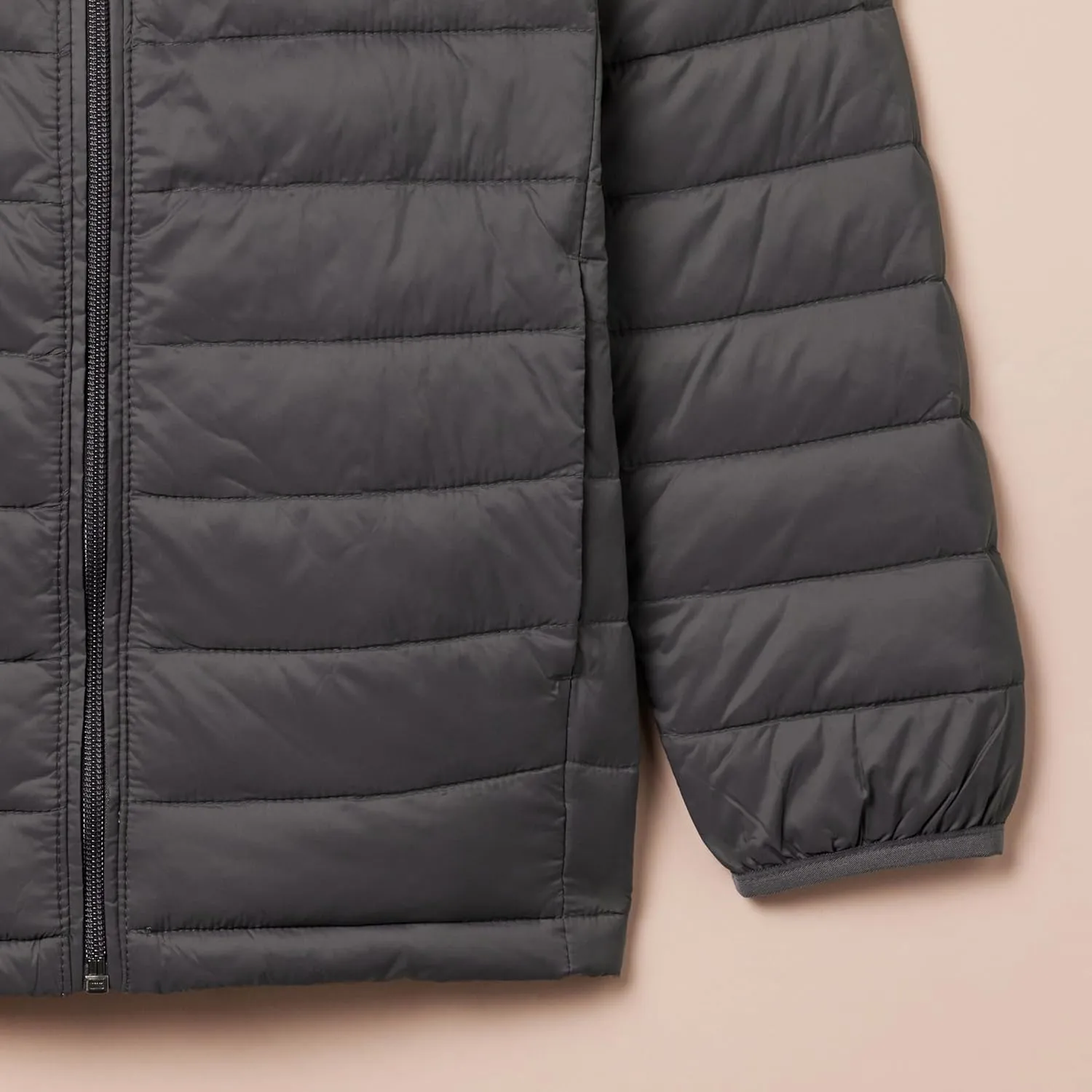 Amazon Essentials Boys and Toddlers' Lightweight Water-Resistant Packable Puffer Jacket