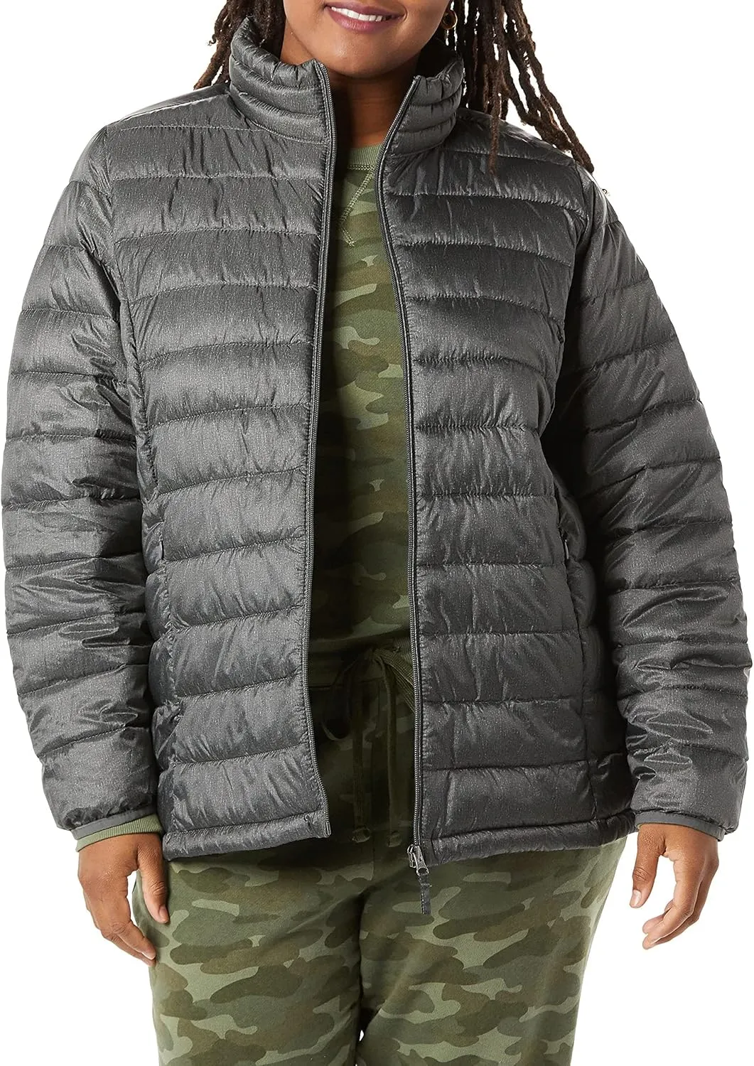 Amazon Essentials Women's Lightweight Long-Sleeve Water-Resistant Packable Puffer Jacket (Available in Plus Size)