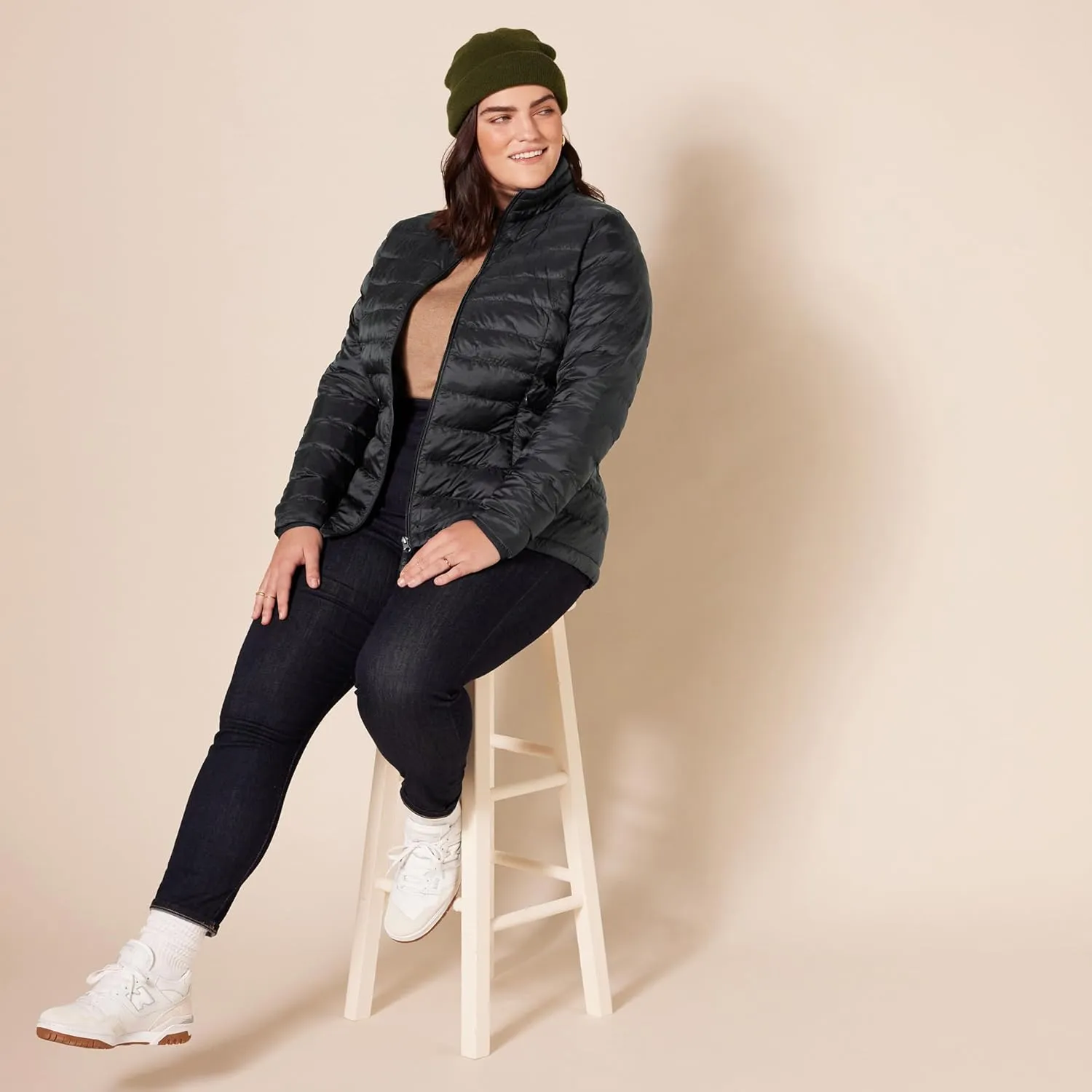 Amazon Essentials Women's Lightweight Long-Sleeve Water-Resistant Packable Puffer Jacket (Available in Plus Size)