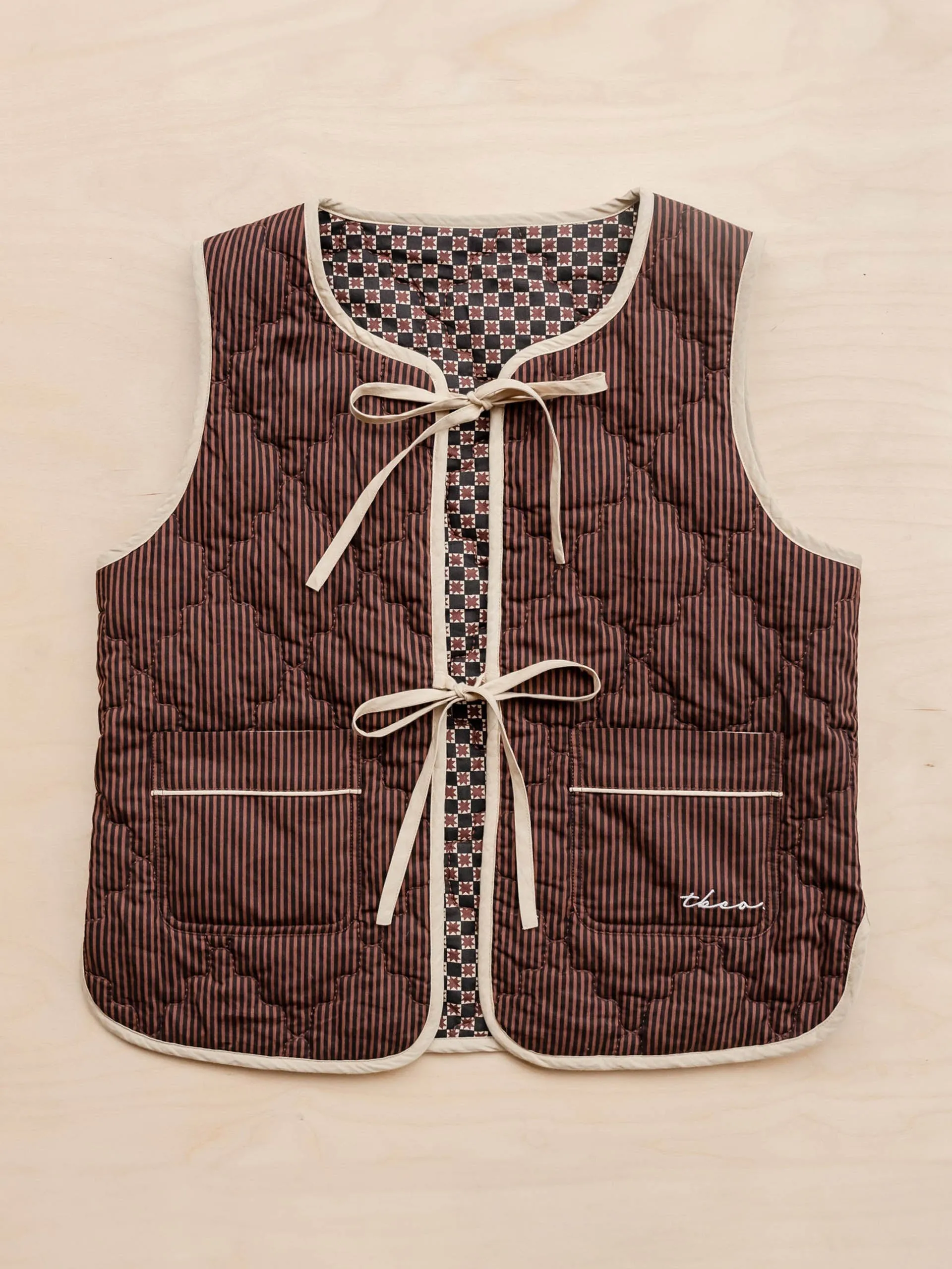 Quilted cotton vest in reversible brown celestial stripe