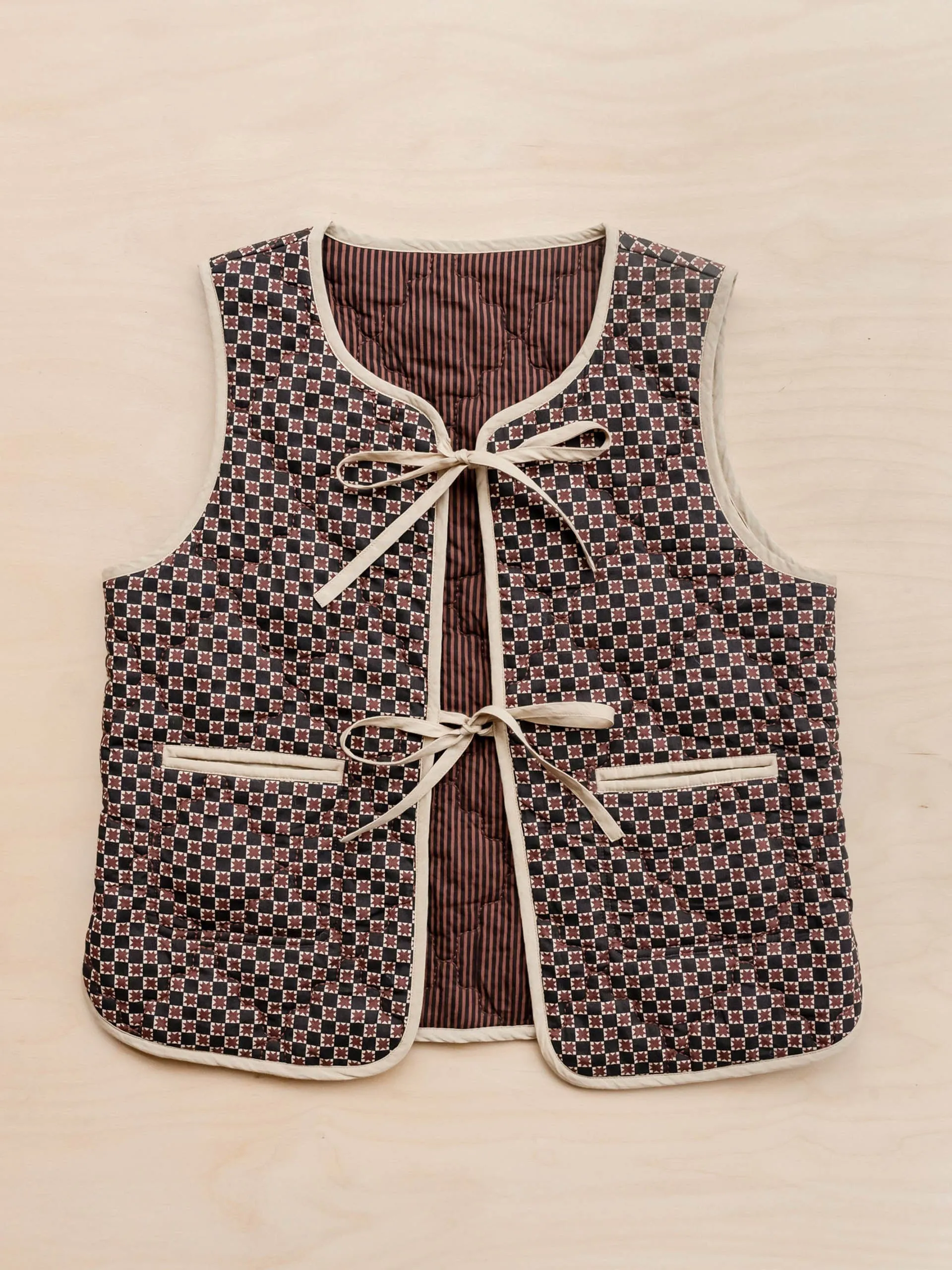 Quilted cotton vest in reversible brown celestial stripe